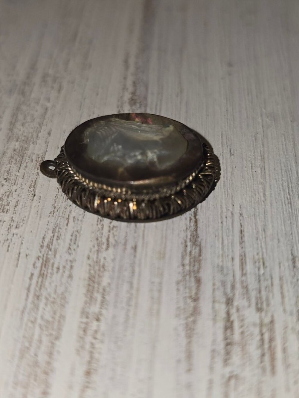 Vintage Cameo Pinktone Mother of Pearl Lady Cameo Gold Tone Victorian Pendant - Picture 4 of 6